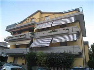 Foto: Villetta su più livelli con garage cantine e corte e n. 2 Appartamenti